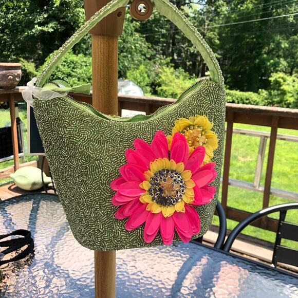 Green Multicolor Bright Viral Beaded Bag Embellished Green Floral NWT - Picture 1 of 5